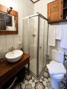 Ванная комната в OLD HOUSE HOTEL&PUB