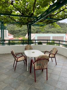 a table and chairs and a white table and chairs at Renome in Petrovac na Moru