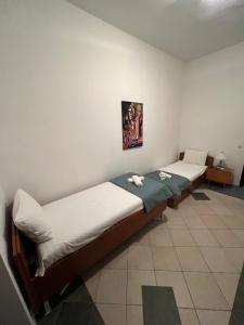 a room with two beds in a room at Renome in Petrovac na Moru
