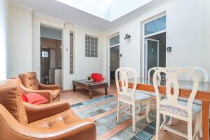Χώρος καθιστικού στο BLife Alicya private rooms