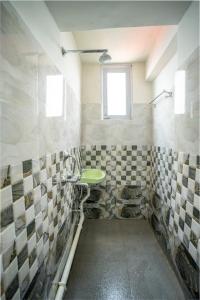 Posezení v ubytování Monratino The snow roost- 10 mins walking distance from mall road- Attached balcony with Kanchenjunga Mountain View-Kitchen available