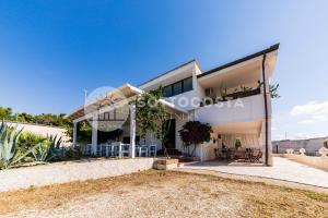 Το κτήριο όπου στεγάζεται  το bed & breakfast