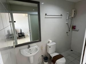 Koupelna v ubytování Bann Kanchana + 26 fotografií
