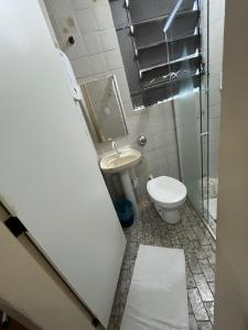a bathroom with a toilet and a sink at Hotel GMatos Belo Horizonte - Próximo a Rodoviária e Mercados Turísticos in Belo Horizonte