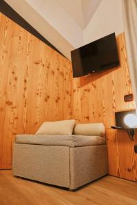 A television and/or entertainment centre at Albergo Meublè Vecchio Scarpone