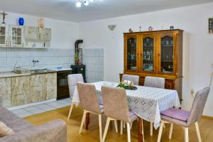 Kuchyň nebo kuchyňský kout v ubytování Apartment Matija
