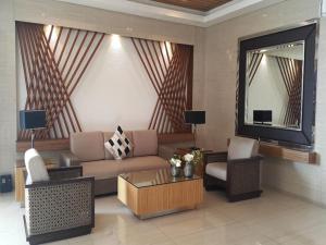 Seating area sa Wind Residences by JG Vacation Rentals