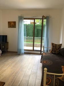 Et opholdsområde på LOGEMENT ENTIER 2 PIECES PARKING 5'métro