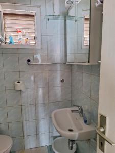 Kúpeľňa v ubytovaní Kuca za odmor Coccoli + 25 fotografií