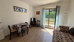 Et opholdsområde på LOGEMENT ENTIER 2 PIECES PARKING 5'métro