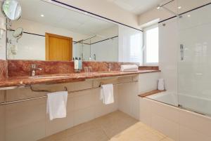 Ванная комната в Hotel Apartamentos Cala Santanyi