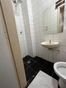a bathroom with a sink and a toilet at Hotel GMatos Belo Horizonte - Próximo a Rodoviária e Mercados Turísticos in Belo Horizonte
