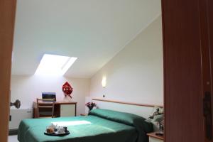 Postel nebo postele na pokoji v ubytování Blue Hotel