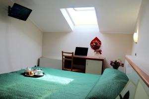 TV a/nebo společenská místnost v ubytování Blue Hotel