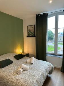a bedroom with a bed with two towels on it at Appartement de la gare in Remiremont