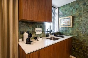 Dapur atau dapur kecil di Beachside House in Matosinhos +53 gambar