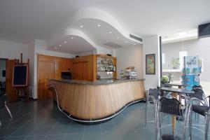 A restaurant or other place to eat at Hotel Ali d'Oro