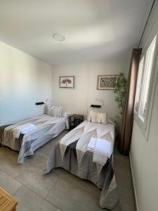 a bedroom with two beds in a room at Carpe Viam in Santo Domingo de la Calzada