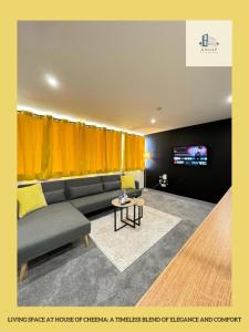 Area tempat duduk di Flat 401 Spacious Two Bedroom