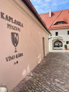 a wall of a building with the name of a wine cellar at Penzion Kaplanka in Znojmo