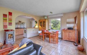 Η κουζίνα ή μικρή κουζίνα στο Amazing Home In Nideggen With Kitchen