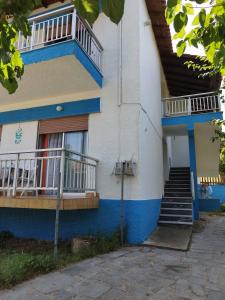 Budova, kde se apartmán nachází + 8 fotografií