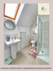 a bathroom with a sink and a shower and a mirror at Modern 3BR 3 Bath Group Offers in Seacroft