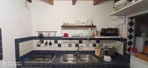 A kitchen or kitchenette at Palazzo Saraceno apartments-Antico Rifugio