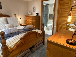 Katil atau katil-katil dalam bilik di The Cabin, Roundabout Lane