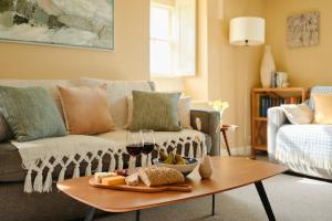 Et opholdsområde på Faraway Cottage + 13 billeder