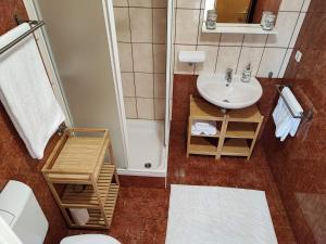 Vonios kambarys apgyvendinimo įstaigoje Apartments Antonella