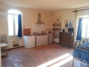 A kitchen or kitchenette at B&B I Canonici