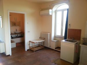 A kitchen or kitchenette at B&B I Canonici
