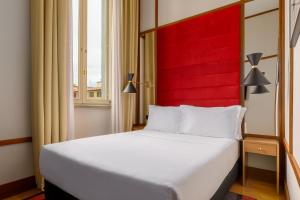Cama ou camas em um quarto em Room Mate Luca, Florence