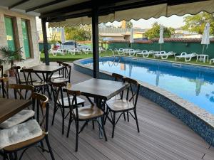 Bazén v ubytování Hotel SOLE nebo v jeho okolí
