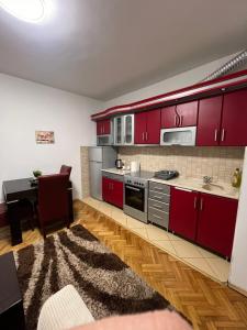 Nhà bếp/bếp nhỏ tại Feti’s cozy apartment near the park city