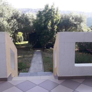 Vonkajšia záhrada v ubytovaní Apartman Pavla