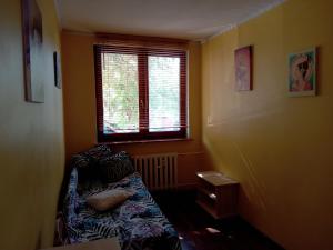 a small bedroom with a bed and a window at Vinci Jelitkowo Sopot 4-6 osób przy plaży in Gdańsk