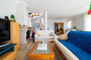 a living room with a couch and a fireplace at Casa Monte Beira Rio in Touguinho