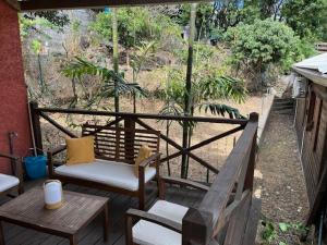 Balkón nebo terasa v ubytování La Bananeraie Apt 35m2 piscine jardin tropical parking privé