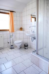 a bathroom with a toilet and a sink at Motel an der B180 in Steigra