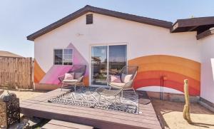 Setusvæði á Twin Palms Desert Getaway - Jacuzzi, Fire pit, Meditation room & more