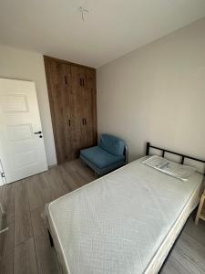 Postel nebo postele na pokoji v ubytování Karaburun Mordoğanda Havuzlu & Bahçeli Lüx Villa