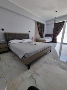 Postel nebo postele na pokoji v ubytování Eleni Hotel