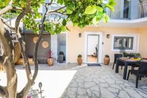 Patio nebo venkovní prostory v ubytování Vlachos Maisonette
