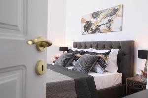 Postel nebo postele na pokoji v ubytování Vlachos Maisonette