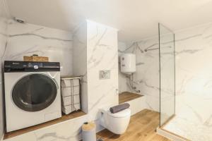 Koupelna v ubytování Vlachos Maisonette