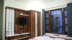 Μια τηλεόραση ή/και κέντρο ψυχαγωγίας στο Galaxy Inn Homestay