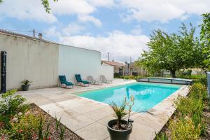 a swimming pool in the backyard of a house at Gite les Cigognes in Marennes