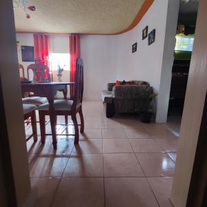 Зона вітальні в Gables Vacation Rentals with Private Gated Parking Onsite